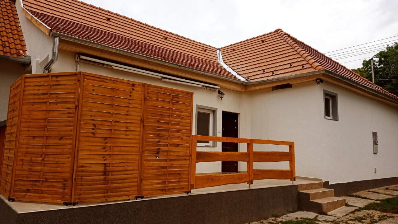 Lovas Vendégház Obanya Exterior foto